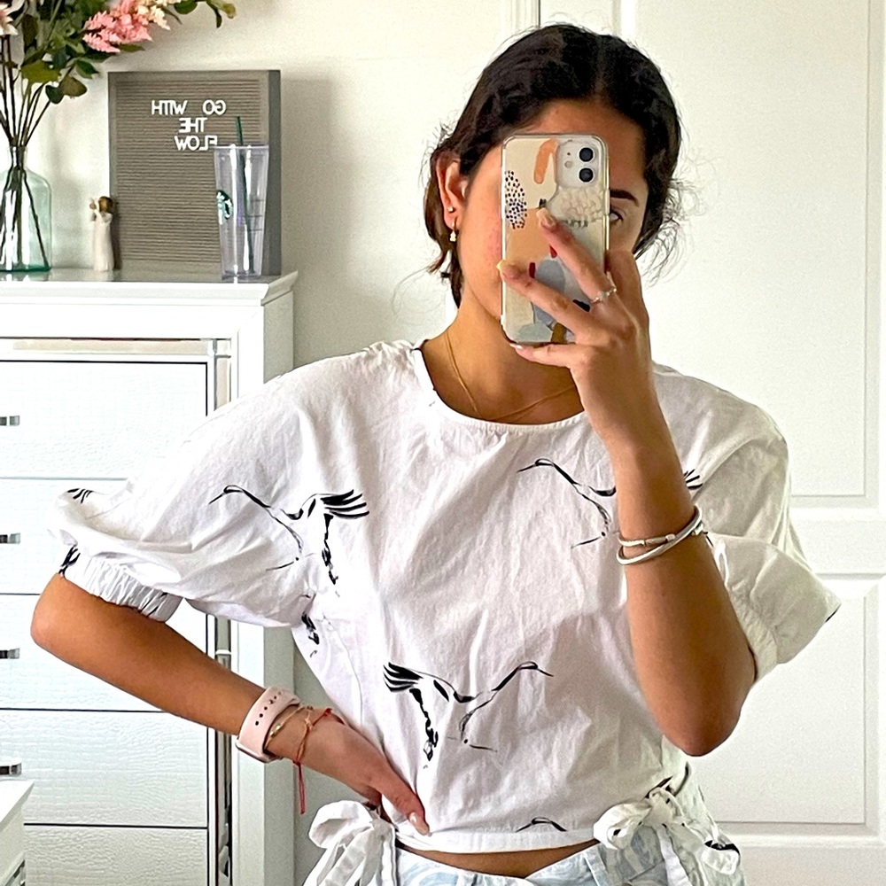 Beautiful blouse with puffy sleeves